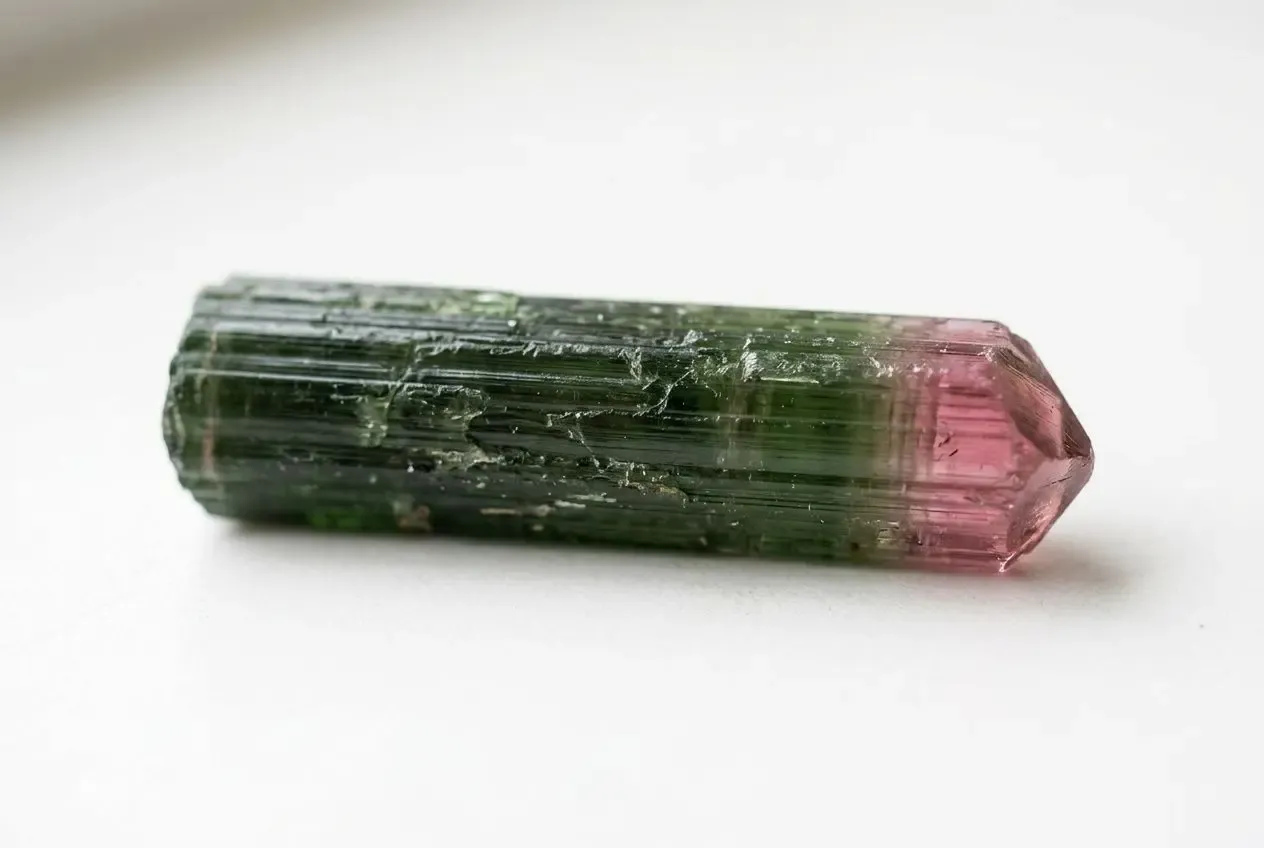 Tourmaline : définition, propriétés et vertus de la pierre